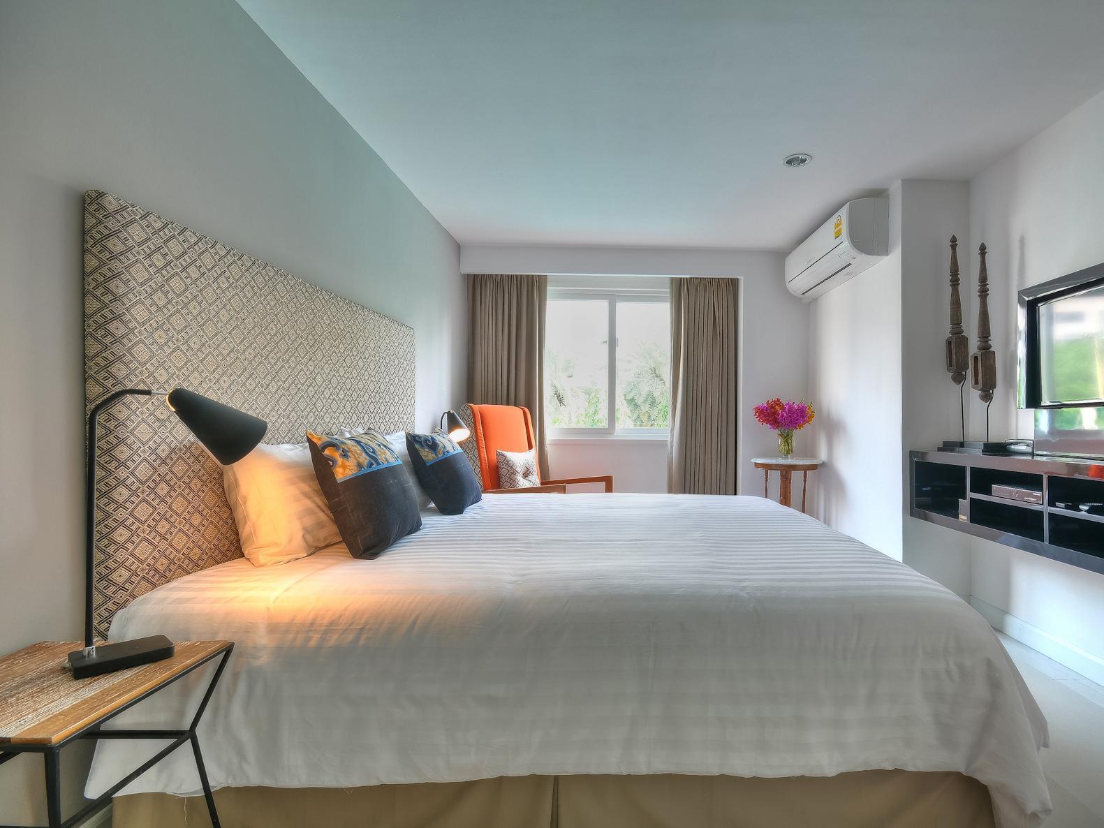 Check In Saladaeng (Adults Only) Hotel Bangkok Bagian luar foto