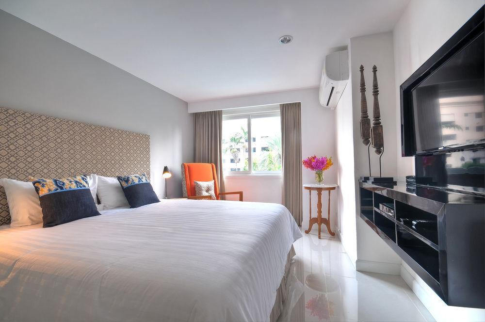 Check In Saladaeng (Adults Only) Hotel Bangkok Bagian luar foto