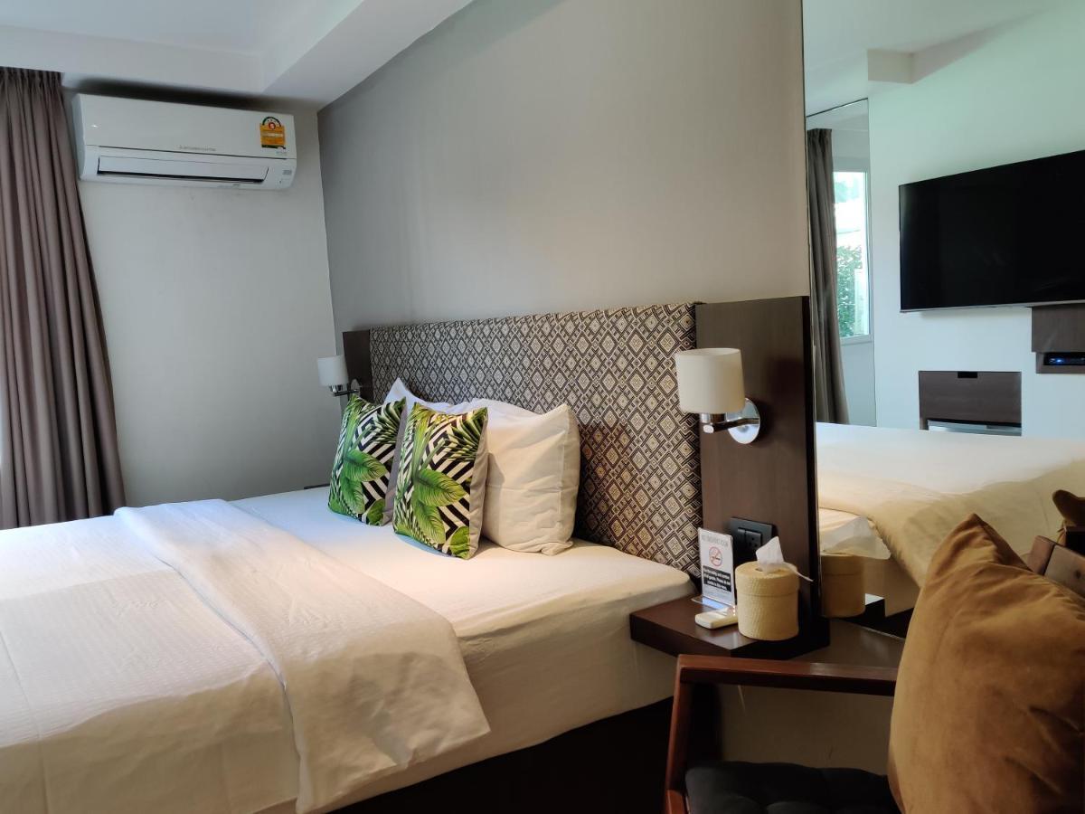 Check In Saladaeng (Adults Only) Hotel Bangkok Bagian luar foto