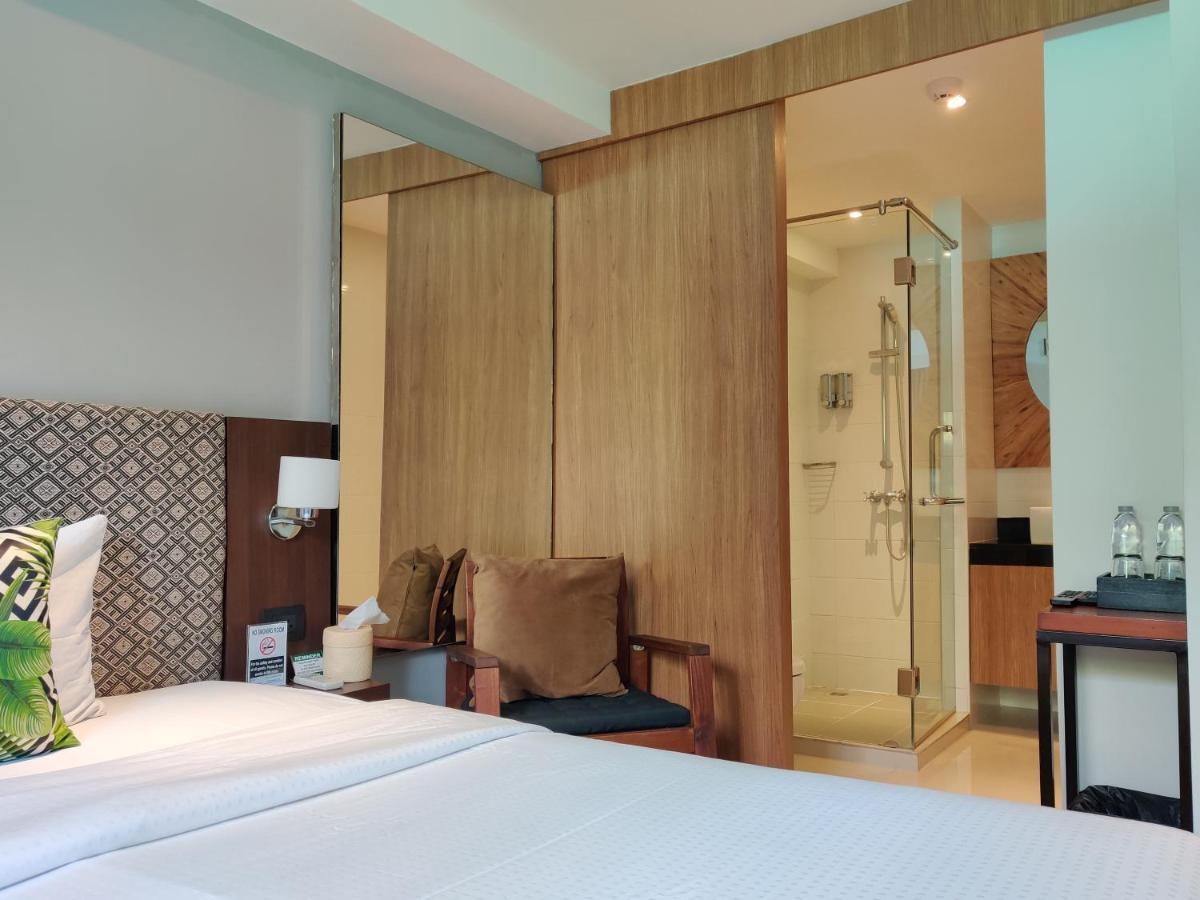 Check In Saladaeng (Adults Only) Hotel Bangkok Bagian luar foto