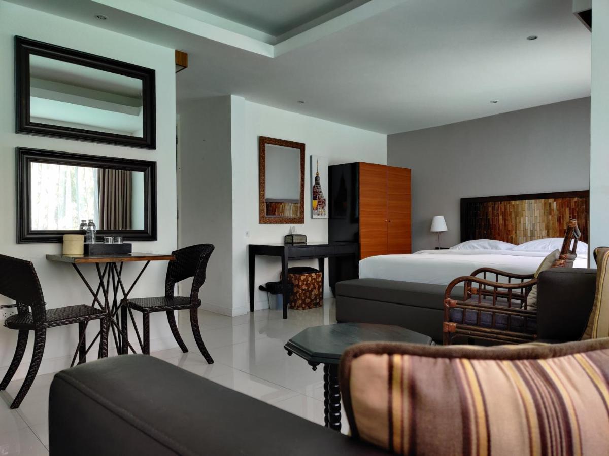 Check In Saladaeng (Adults Only) Hotel Bangkok Bagian luar foto