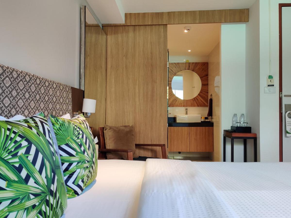 Check In Saladaeng (Adults Only) Hotel Bangkok Bagian luar foto