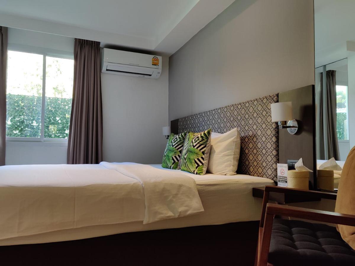 Check In Saladaeng (Adults Only) Hotel Bangkok Bagian luar foto